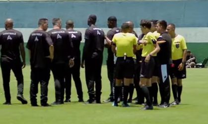 Final do Carioca Sub-17 entre Vasco e Flamengo termina em confusão