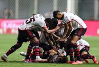 Com gol de falta de David Luiz, Flamengo vence o Cruzeiro pelo Brasileirão