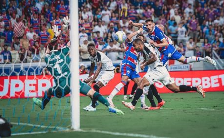 Martínez abre o placar para o Fortaleza contra o Vasco