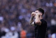 Garro se derrete pela torcida do Corinthians: "Muito especial"