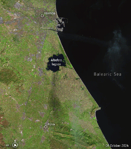 Imagens de satélite tiradas em 8 de outubro (antes) e 30 de outubro (depois) mostram o quanto as enchentes alteraram a paisagem na costa centro-leste da Espanha • USGS, processado por ESA via CNN Newsource