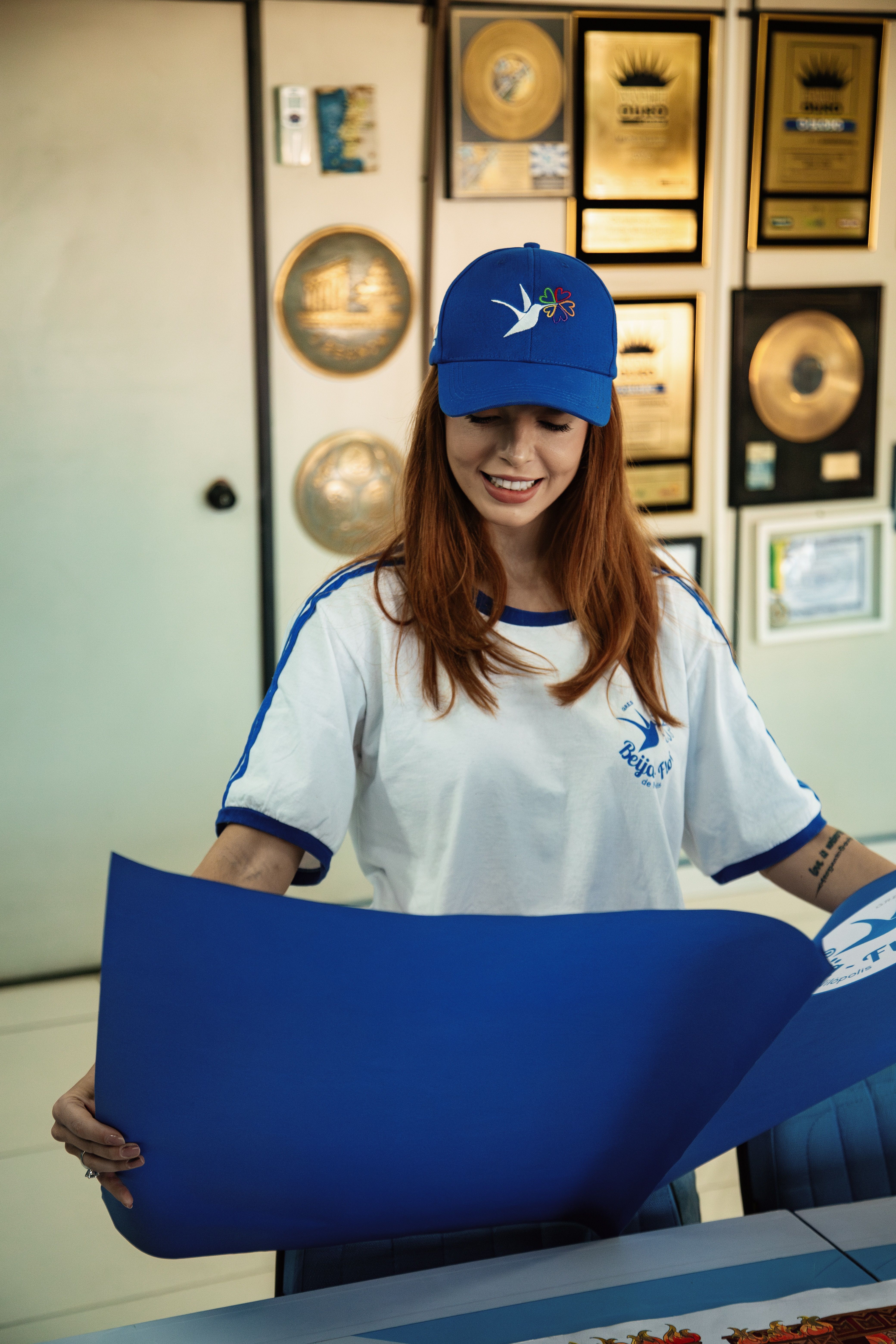 Giovanna Lancellotti recebe croqui de fantasia para o Carnaval 2025 • Divulgação