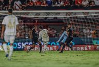 Palmeiras vence Atlético-GO e assume liderança do Brasileirão