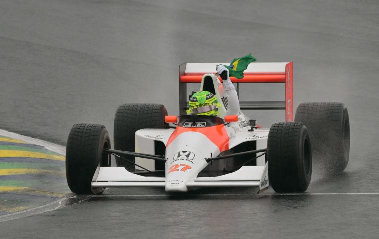 Hamilton pilotou carro de Ayrton Senna no autódromo de Interlagos • Reprodução/X Fórmula 1