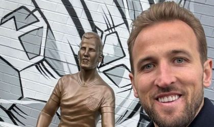 Estátua de Harry Kane em Londres divide opiniões nas redes sociais