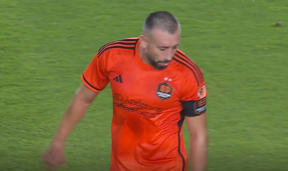 Héctor Herrera, do Houston Dynamo, foi expulso após cuspir em um árbitro na MLS
