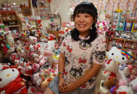 Conheça a superfã da Hello Kitty que coleciona 10 mil brinquedos