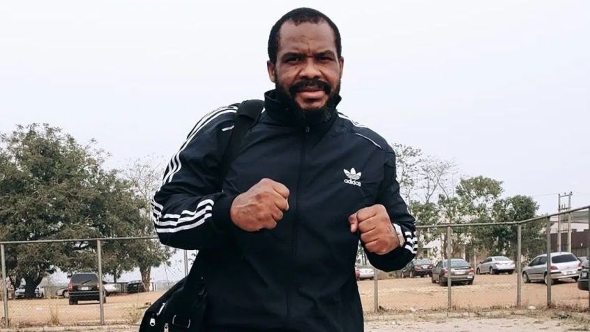 Ike Ibeabuchi retorna aos ringues com 51 anos • Foto: Reprodução