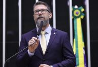 "Sou autista e não entendi", diz deputado ao explicar demora na mesa