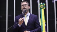 "Sou autista e não entendi", diz deputado ao explicar demora na mesa