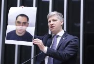 PF indicia deputado por fala sobre delegado no plenário da Câmara