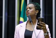 Deputada recebe ameaças e ofensas racistas em 43 e-mails e aciona autoridades