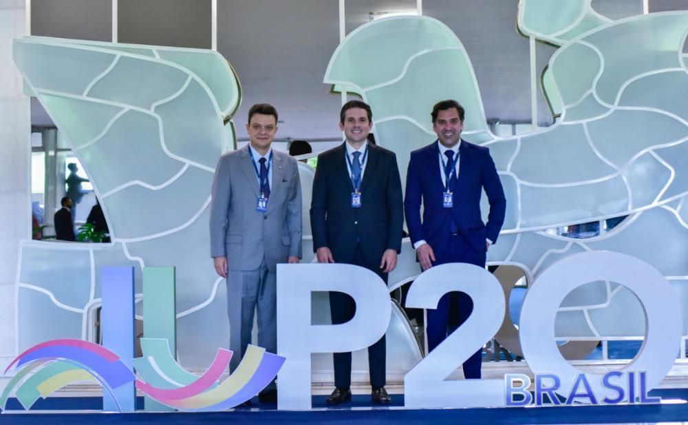 Da esquerda para a direita: os deputados Odair Cunha (PT-MG), Hugo Motta (Republicanos-MG) e Isnaldo Bulhões (MDB-AL) durante encontro do P20, em Brasília