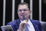 Após explosões, varreduras na Câmara serão feitas até meio-dia, diz deputado