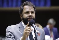 PSOL lança Pastor Henrique Vieira como candidato à presidência da Câmara