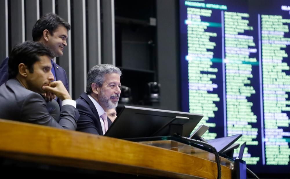 Da esquerda para a direita: Dep. Duarte Jr. (PSB-MA), Dep. Rubens Pereira Júnior (PT-MA) e Presidente da Câmara dos Deputados, Arthur Lira (PP- AL)