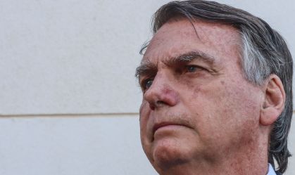 Moraes nega devolução de passaporte a Bolsonaro e o impede de ir aos EUA