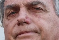 Bolsonaro diz que ficha limpa persegue direita e pede revogação da lei