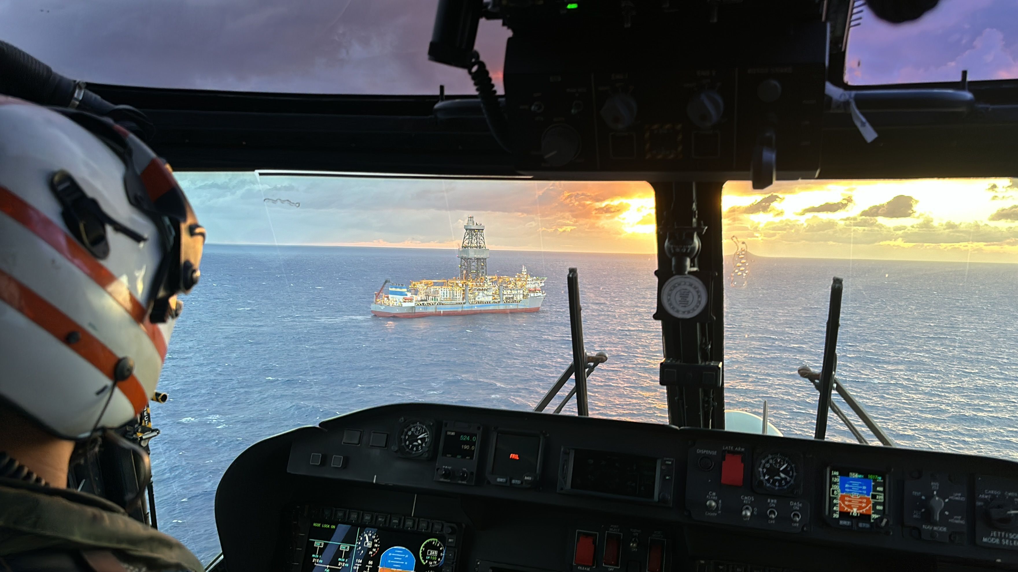 Resgate de tripulante realizado pela Marinha • Reprodução/Marinha do Brasil