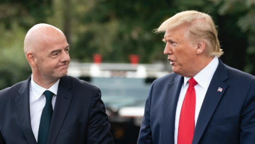 Donald Trump ao lado de Gianni Infantino, presidente da Fifa
