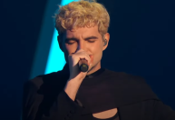 Jão canta "Alinhamento Milenar" na première do Grammy Latino; assita