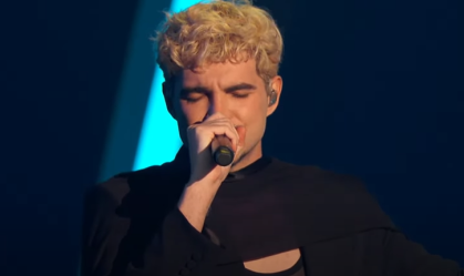 Jão canta "Alinhamento Milenar" na première do Grammy Latino; assita
