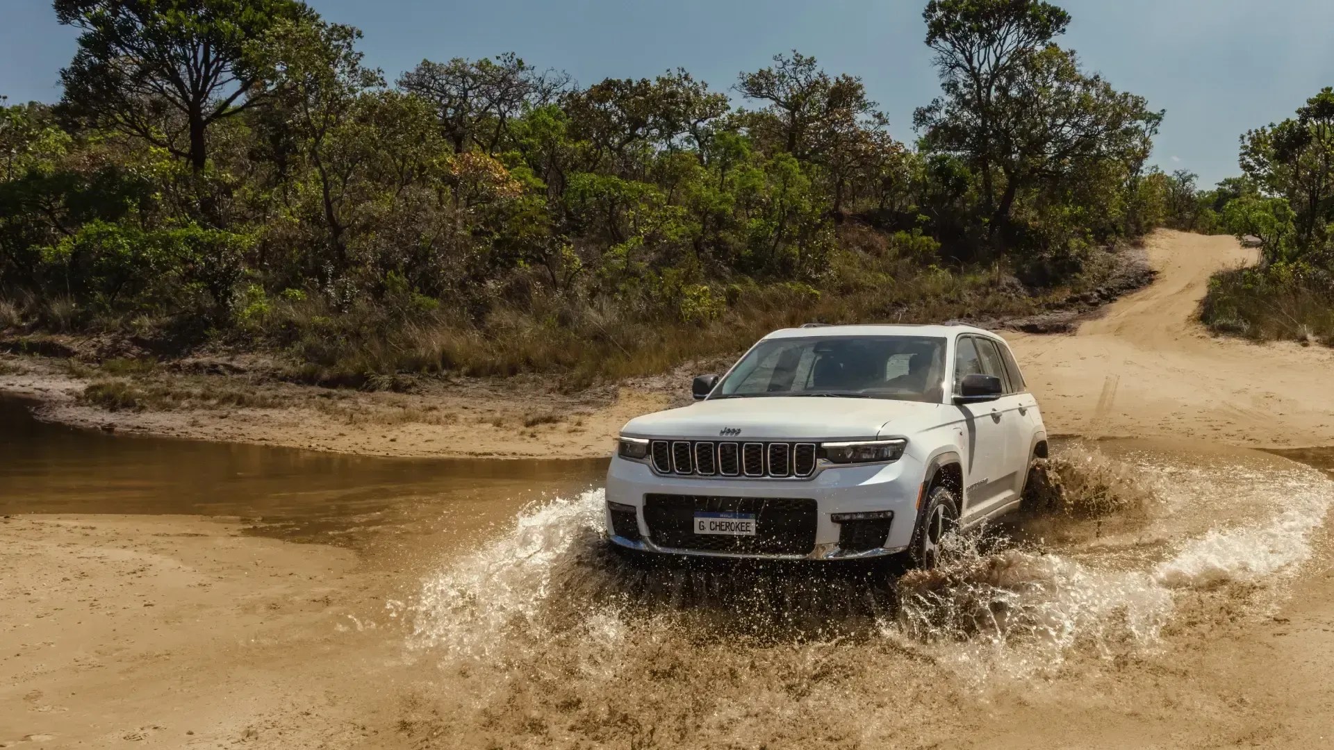 Jeep Grand Cherokee 4Xe 2025 • Divulgação