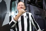 Textor, do Botafogo, elogia rival: “Adoro o Flamengo”