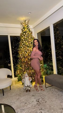 Juju Salimeni mostra árvore de Natal com 40 bolinhas • Divulgação