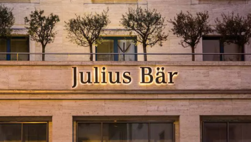Fachada com logo do banco suíço Julius Baer