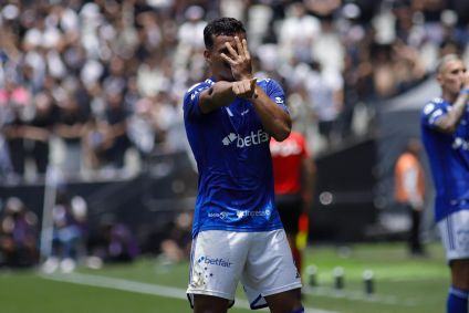 Kaiki Bruno marcou pelo Cruzeiro contra o Corinthians