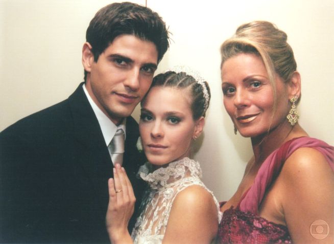 Reynaldo Gianecchini, Carolina Dieckmann and Vera Fischer (Edu, Camila, Helena) in "Laços de Família" • Roberto Steinberger/Globo