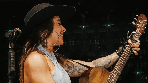 Seu álbum “Raiz Goiânia (Ao Vivo)” foi indicado na categoria “Melhor Álbum de Música Sertaneja” do Grammy Latino