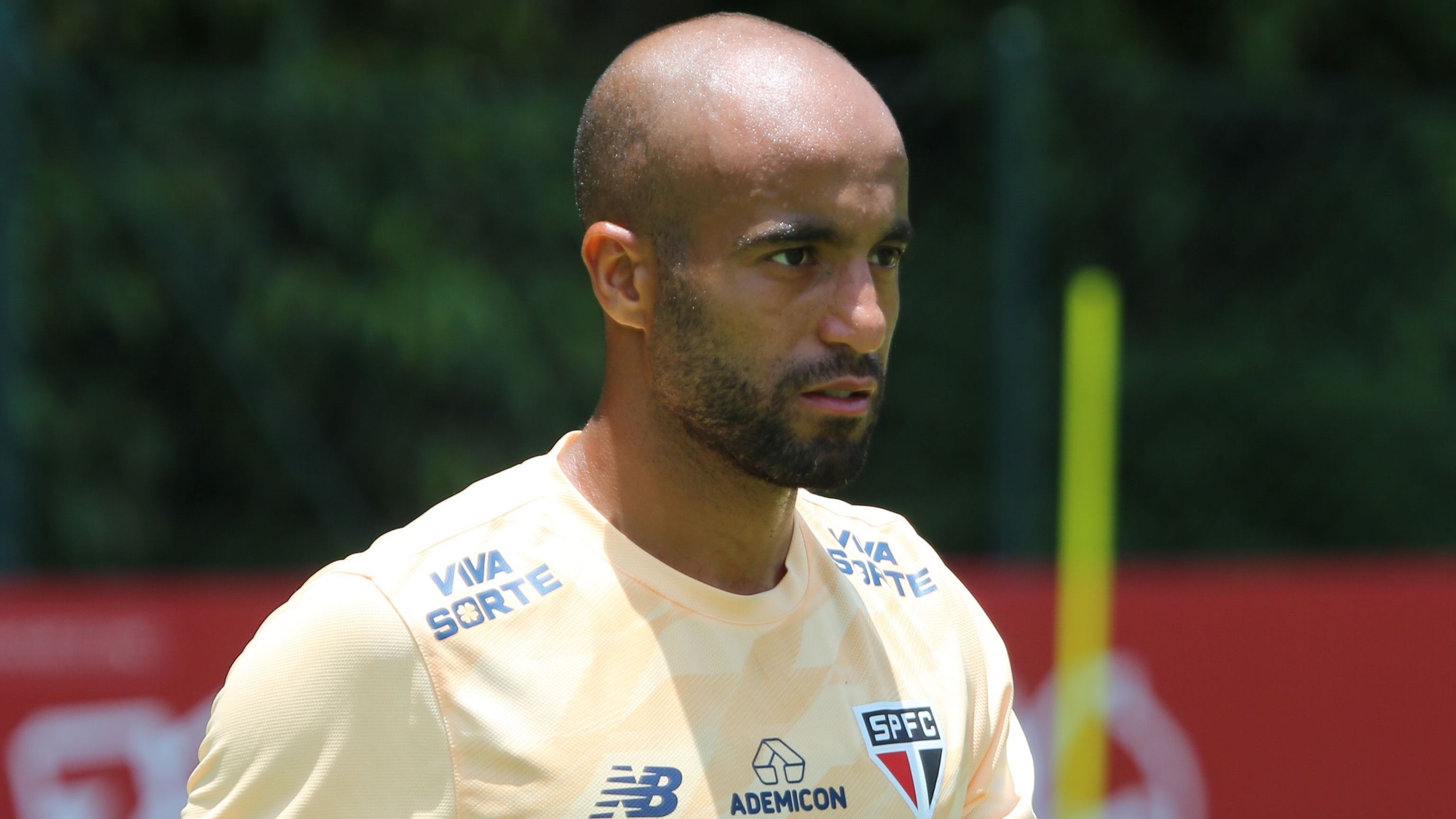 Lucas em treino do São Paulo