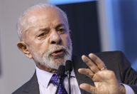 Lula reclama de "fogo amigo" e defende Haddad