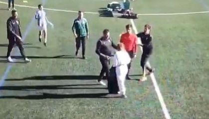 Mãe de jogador sub-11 agride árbitro em jogo de crianças na Espanha