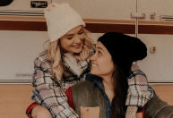 Marcela McGowan comemora 4 anos de namoro com Luiza Martins: "Escolha diária"