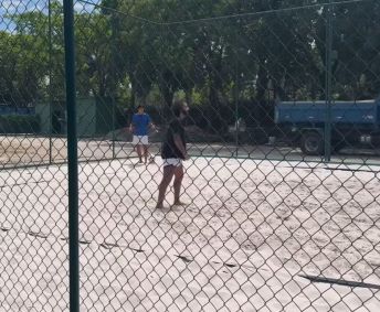 Marcelo jogando futevôlei