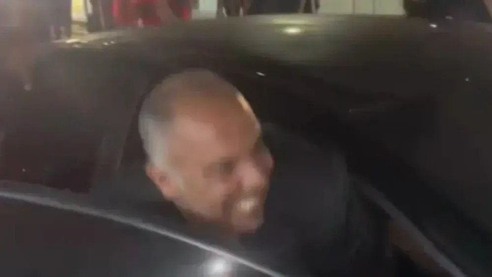 Marcos Braz é hostilizado pela torcida do Flamengo