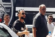 Memphis visita sede de torcida organizada do Corinthians; veja vídeo