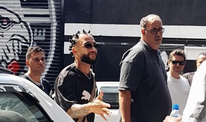 Memphis esteve na sede da Gaviões da Fiel nesta quarta-feira