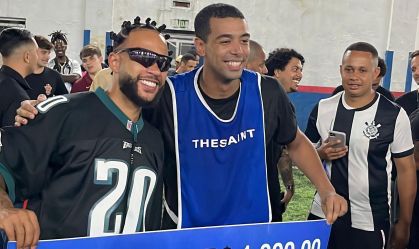 Memphis entregou o prêmio principal da noite e ainda foi o responsável por escolher a pessoa mais estilosa em evento
