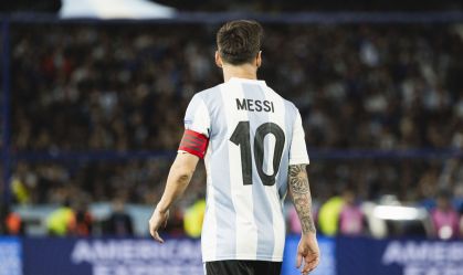 Ex-Corinthians corneta Messi em vitória da Argentina: "Você toca nele, é falta"