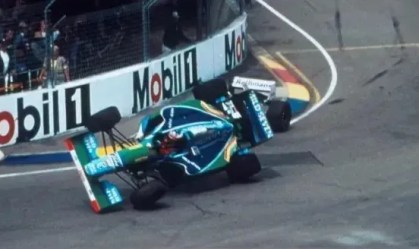 Schumacher jogou o carro sobre Damon Hill no GP da Austrália de 1994