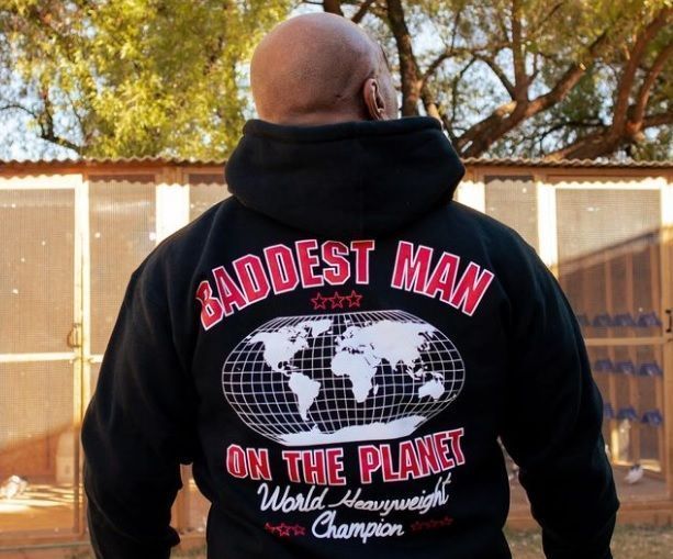 "O homem mais malvado do planeta" está estampado no casaco de Tyson • Reprodução/Instagram