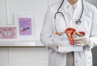 Miomas uterinos: especialistas recomendam tratamentos menos invasivos; entenda