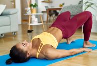 Pilates pode ajudar com dores no joelho; veja 5 exercícios