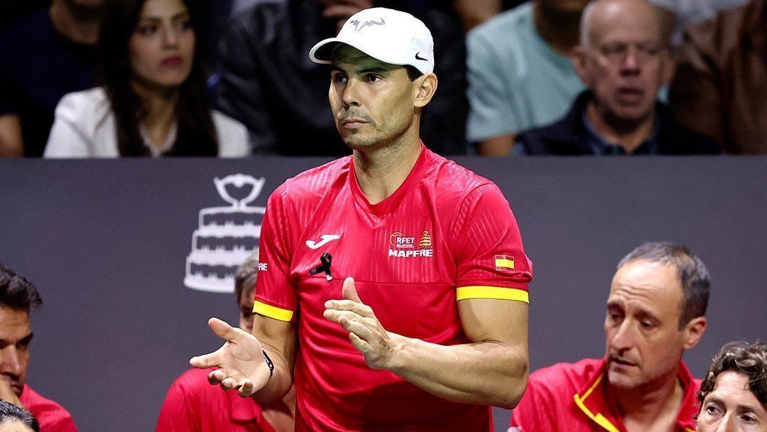 Rafael Nadal torce para Carlos Alcaraz na disputa entre Espanha e Holanda nas quartas de final da Copa Davis
