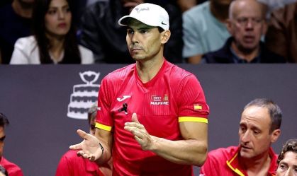Rafael Nadal torce para Carlos Alcaraz na disputa entre Espanha e Holanda nas quartas de final da Copa Davis