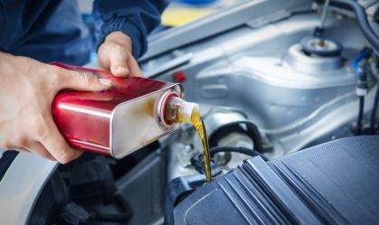 Cor do óleo pode indicar problemas no motor? Entenda